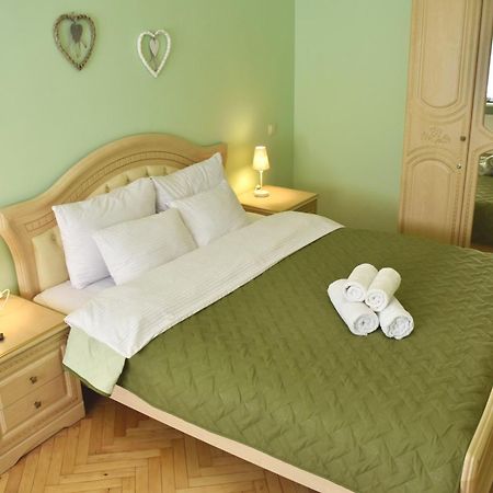 Renewed Central Apartment Львов Экстерьер фото